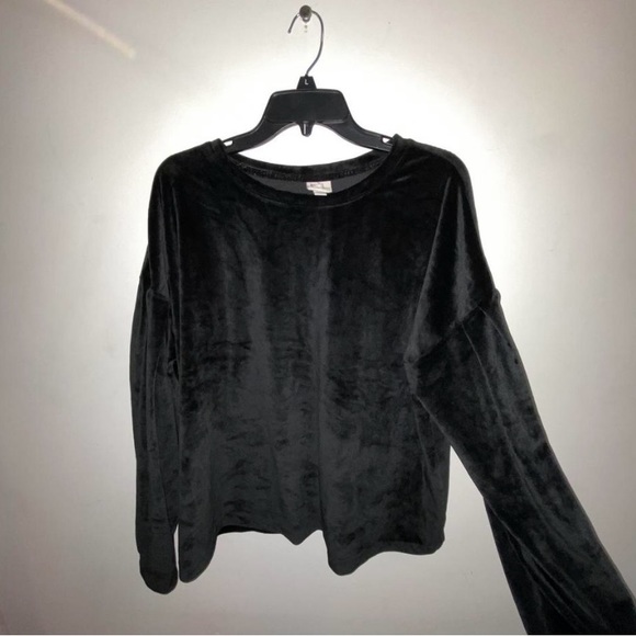 BLACK SOFT LONG SLEEVE T-SHIRT - Picture 1 of 3